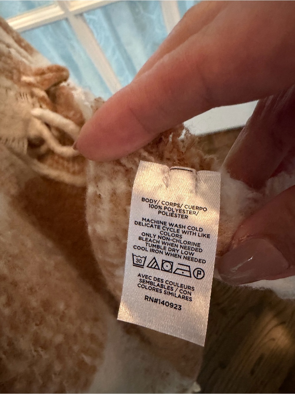 LOFT Beige & White Plaid Fringe Wrap- soft and cozy  EUC - Picture 6 of 6
